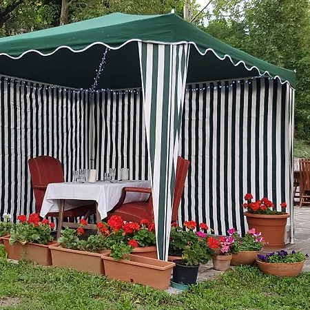 Alojamento de Acomodação e Pequeno-almoço Cherry House 4*