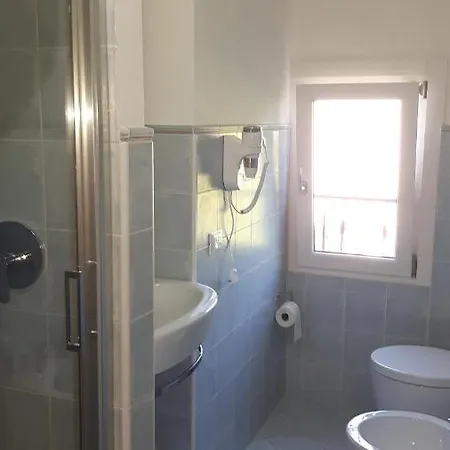 Alojamento de Acomodação e Pequeno-almoço Cherry House 4*